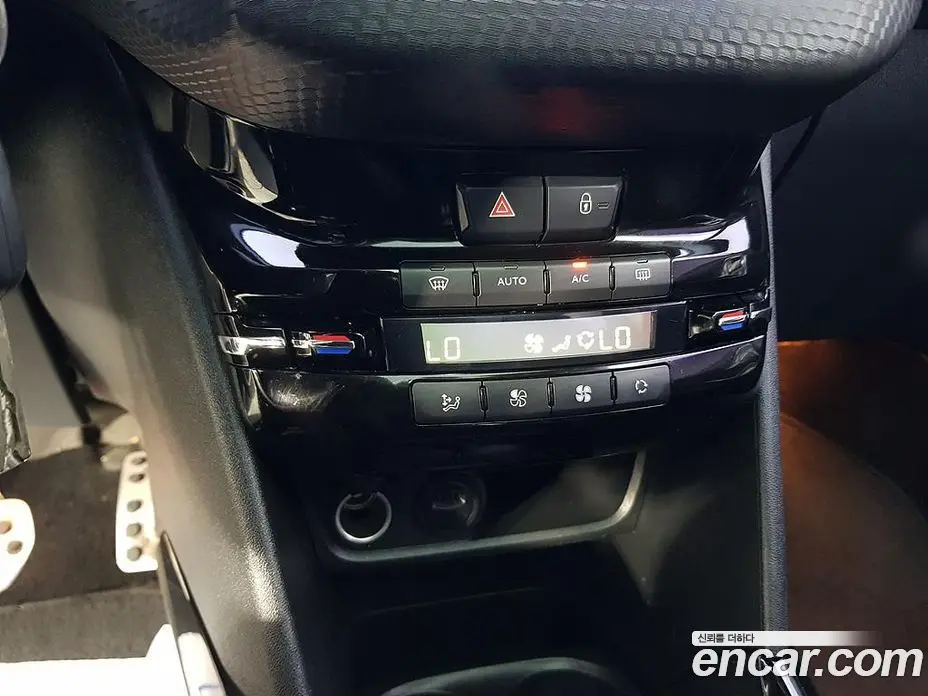 Peugeot 2008 2016 1.6 автомат (гидро), фото 14