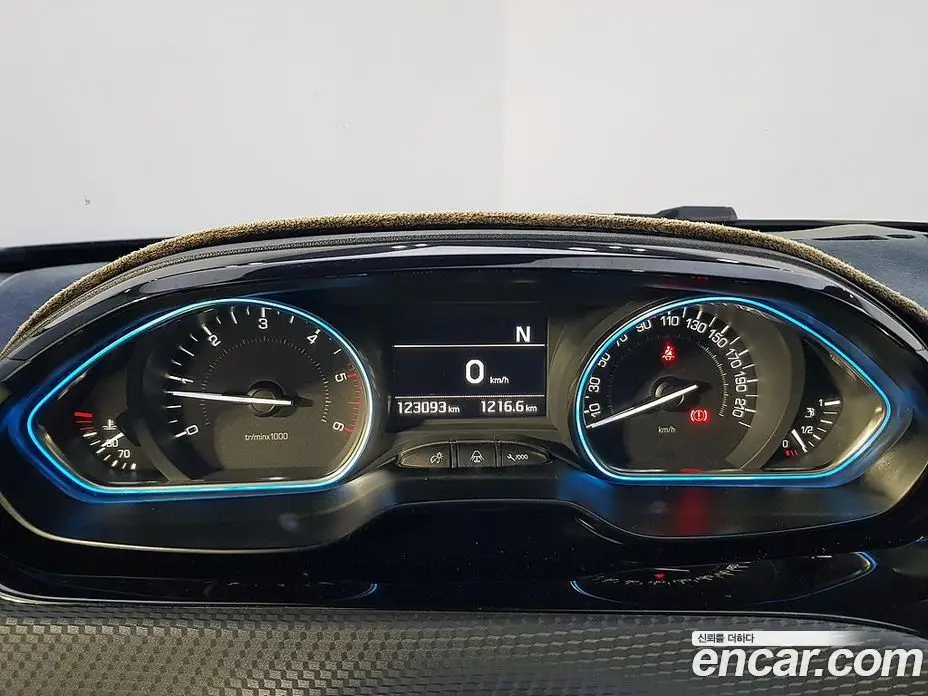 Peugeot 2008 2016 1.6 автомат (гидро), фото 7