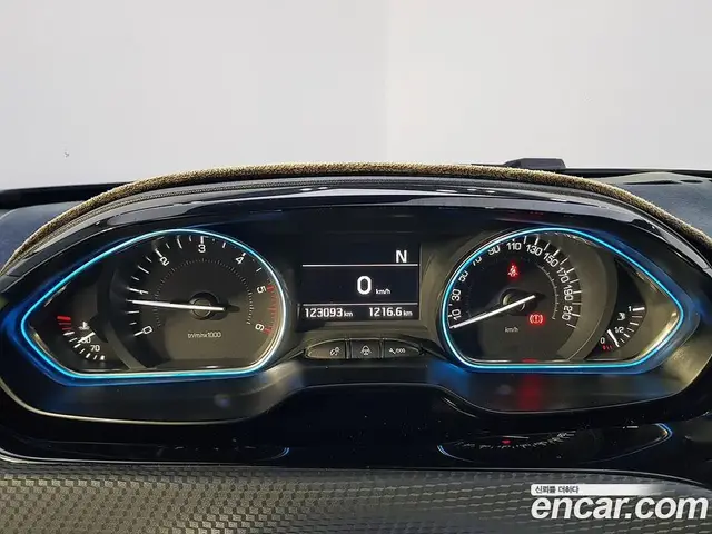Peugeot 2008 2016 1.6 автомат (гидро), миниатюра 7