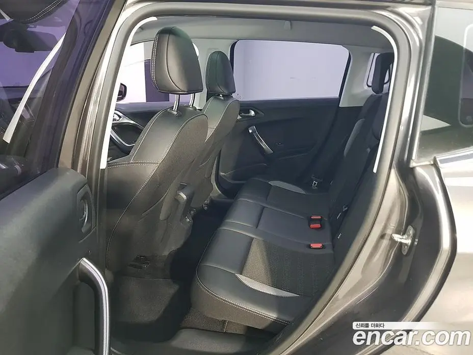 Peugeot 2008 2016 1.6 автомат (гидро), фото 9