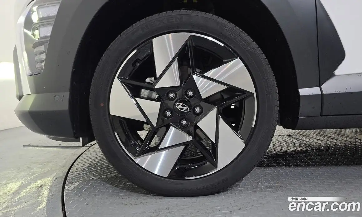 Hyundai Kona 2024 1.6 автомат (гидро), фото 5
