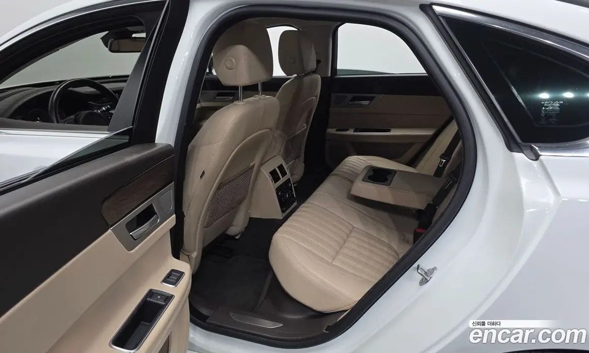 Jaguar XF 2017 2.0 автомат (гидро), фото 11
