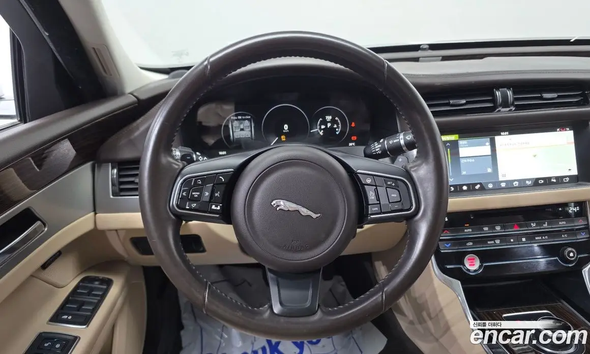 Jaguar XF 2017 2.0 автомат (гидро), фото 14