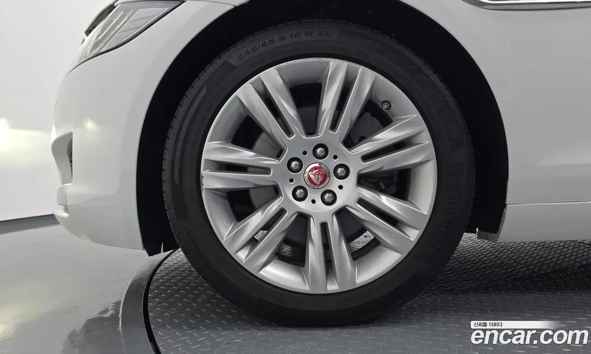 Jaguar XF 2017 2.0 автомат (гидро), фото 5