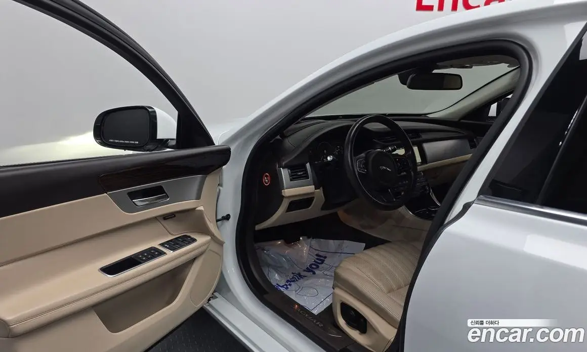Jaguar XF 2017 2.0 автомат (гидро), фото 10