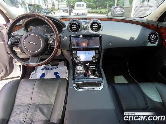 Jaguar XJ 2014 3.0 автомат (гидро), миниатюра 7 Jaguar XJ 2014 3.0 автомат (гидро), миниатюра 7