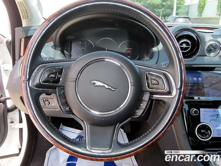 Jaguar XJ 2014 3.0 автомат (гидро), фото 8 Jaguar XJ 2014 3.0 автомат (гидро), фото 8
