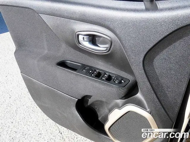 Jeep Renegade 2016 2.4 автомат (гидро), миниатюра 11
