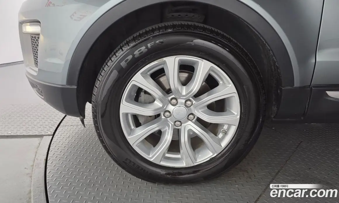 Land Rover Range Rover Evoque 2016 2.0 автомат (гидро), фото 5 Land Rover Range Rover Evoque 2016 2.0 автомат (гидро), фото 5