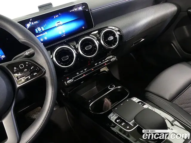 Mercedes-Benz A-Class 2019 2.0 автомат (гидро), миниатюра 11