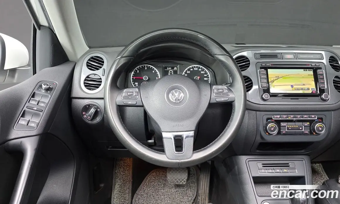 Volkswagen Tiguan 2014 2.0 автомат (гидро), фото 14