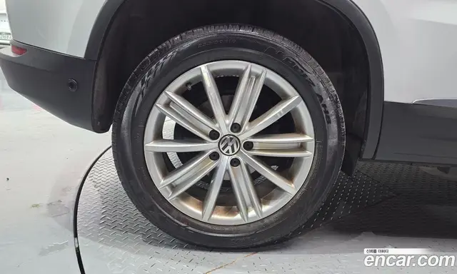 Volkswagen Tiguan 2014 2.0 автомат (гидро), миниатюра 5