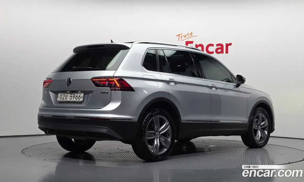 Volkswagen Tiguan 2018 2.0 автомат (гидро), фото 2 Volkswagen Tiguan 2018 2.0 автомат (гидро), фото 2