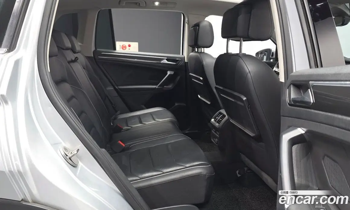 Volkswagen Tiguan 2018 2.0 автомат (гидро), фото 12 Volkswagen Tiguan 2018 2.0 автомат (гидро), фото 12