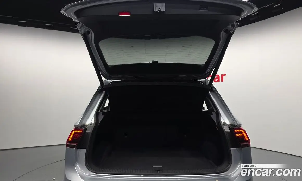 Volkswagen Tiguan 2018 2.0 автомат (гидро), фото 20 Volkswagen Tiguan 2018 2.0 автомат (гидро), фото 20