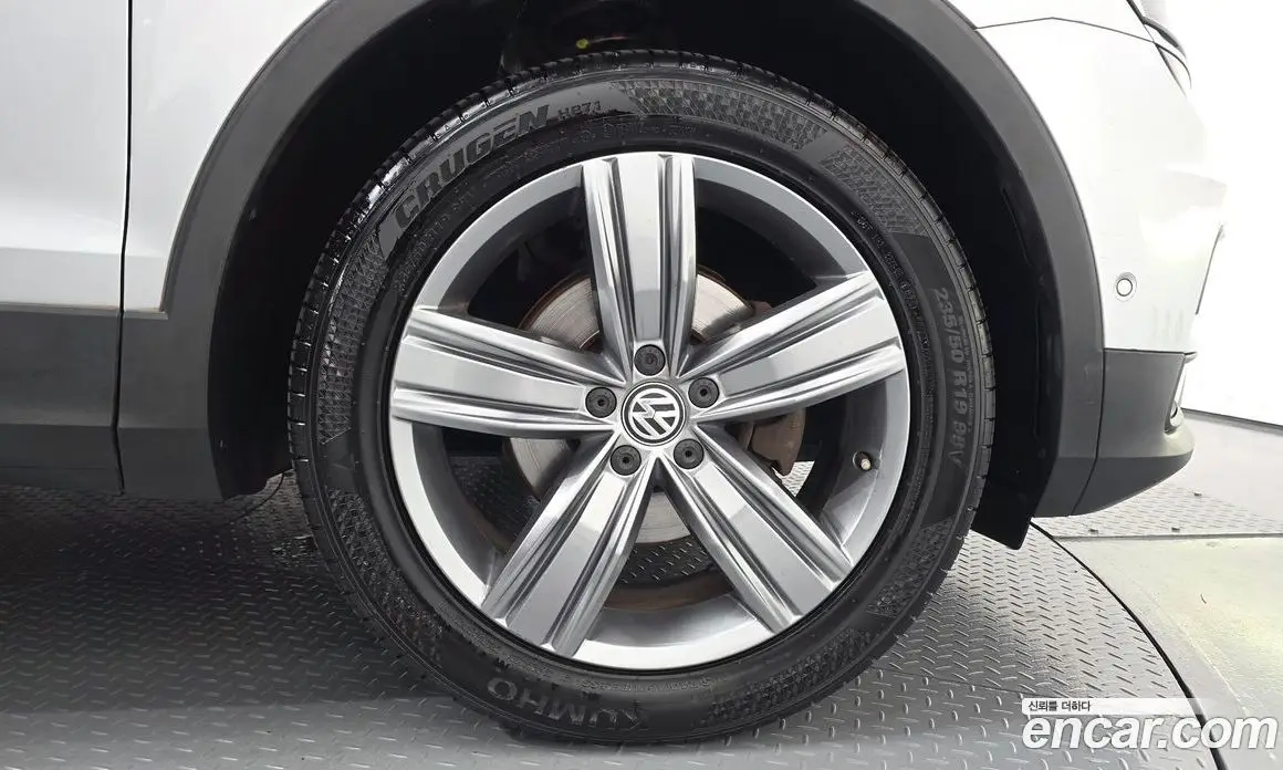 Volkswagen Tiguan 2018 2.0 автомат (гидро), фото 5 Volkswagen Tiguan 2018 2.0 автомат (гидро), фото 5