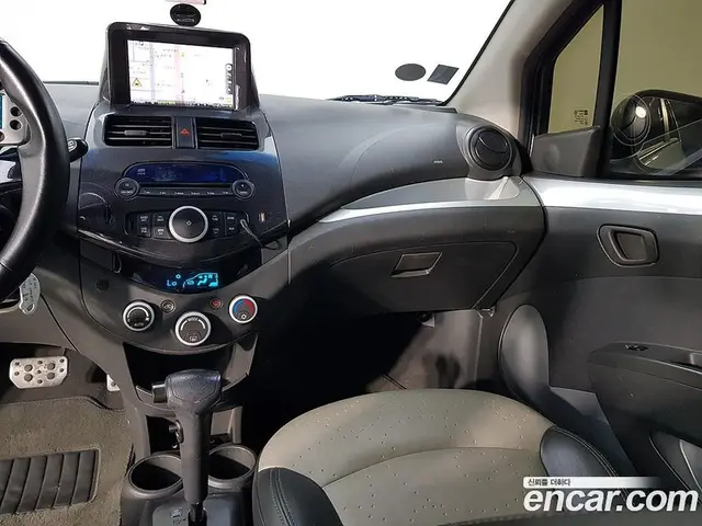 Chevrolet Spark 2011 1.0 автомат (гидро), миниатюра 9