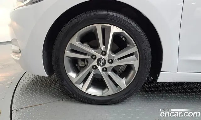 Hyundai Avante 2017 1.6 автомат (гидро), миниатюра 5 Hyundai Avante 2017 1.6 автомат (гидро), миниатюра 5