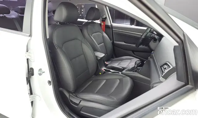 Hyundai Avante 2017 1.6 автомат (гидро), миниатюра 10 Hyundai Avante 2017 1.6 автомат (гидро), миниатюра 10