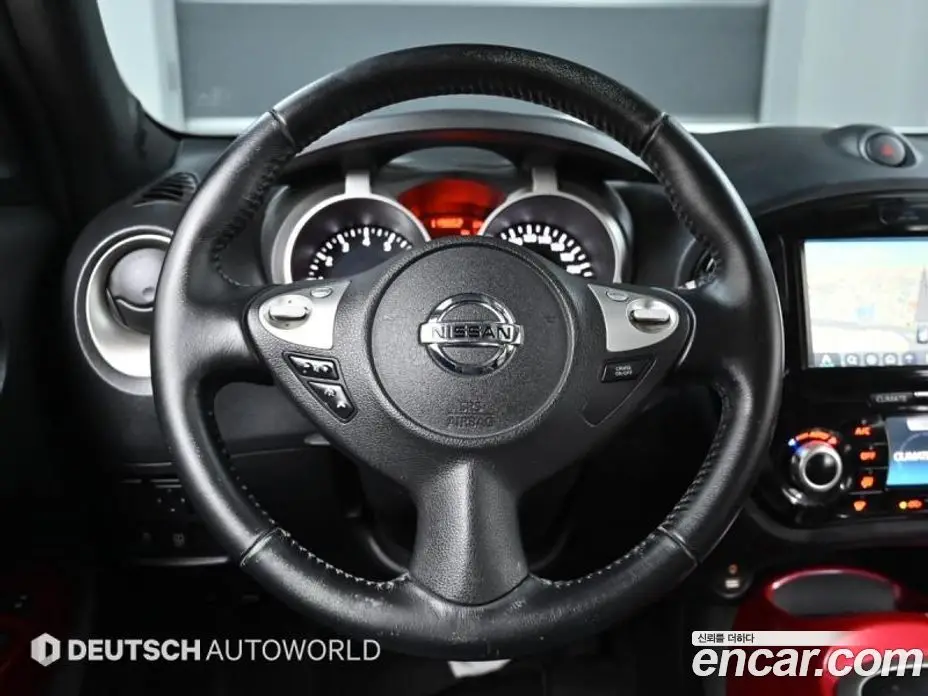 Nissan Juke 2015 1.6 автомат (гидро), фото 13