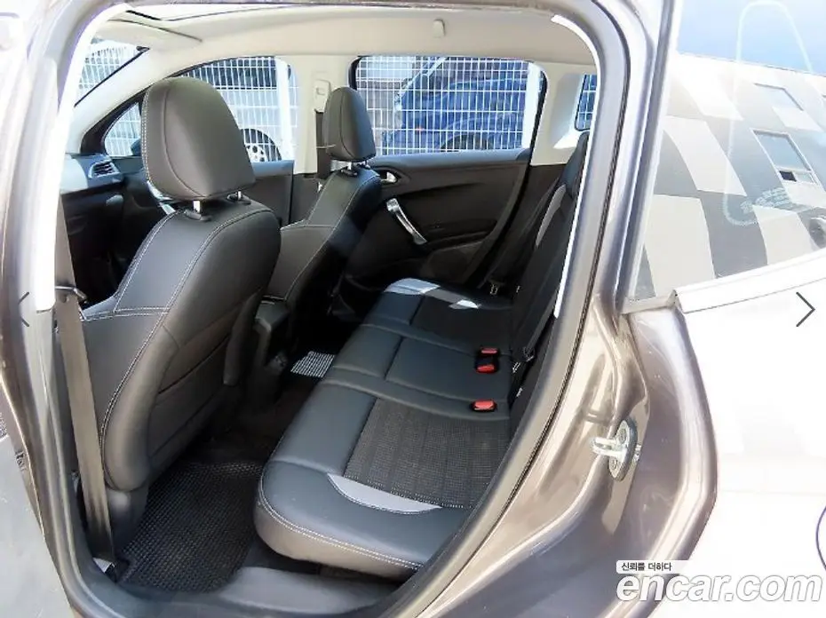 Peugeot 2008 2015 1.6 автомат (гидро), фото 6 Peugeot 2008 2015 1.6 автомат (гидро), фото 6