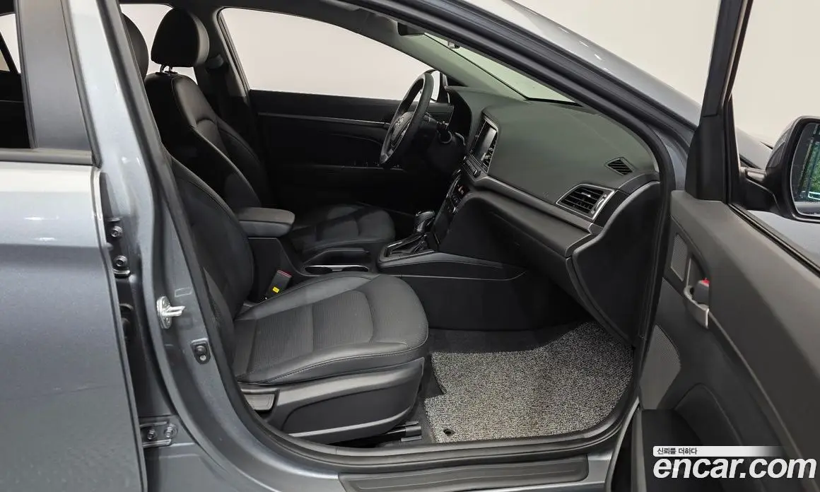 Hyundai Avante 2018 1.6 автомат (гидро), фото 11