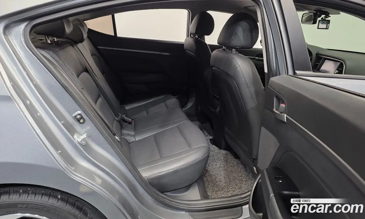 Hyundai Avante 2018 1.6 автомат (гидро), фото 12