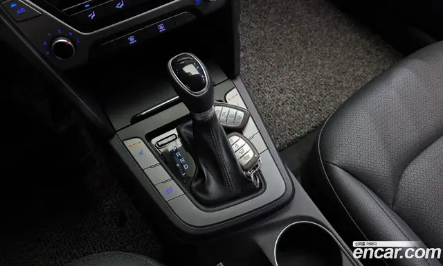 Hyundai Avante 2018 1.6 автомат (гидро), миниатюра 9