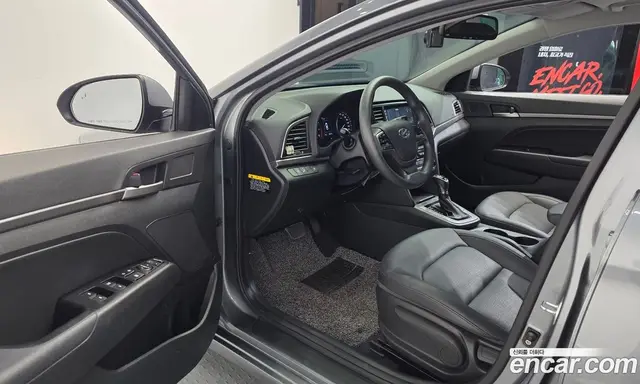 Hyundai Avante 2018 1.6 автомат (гидро), миниатюра 10