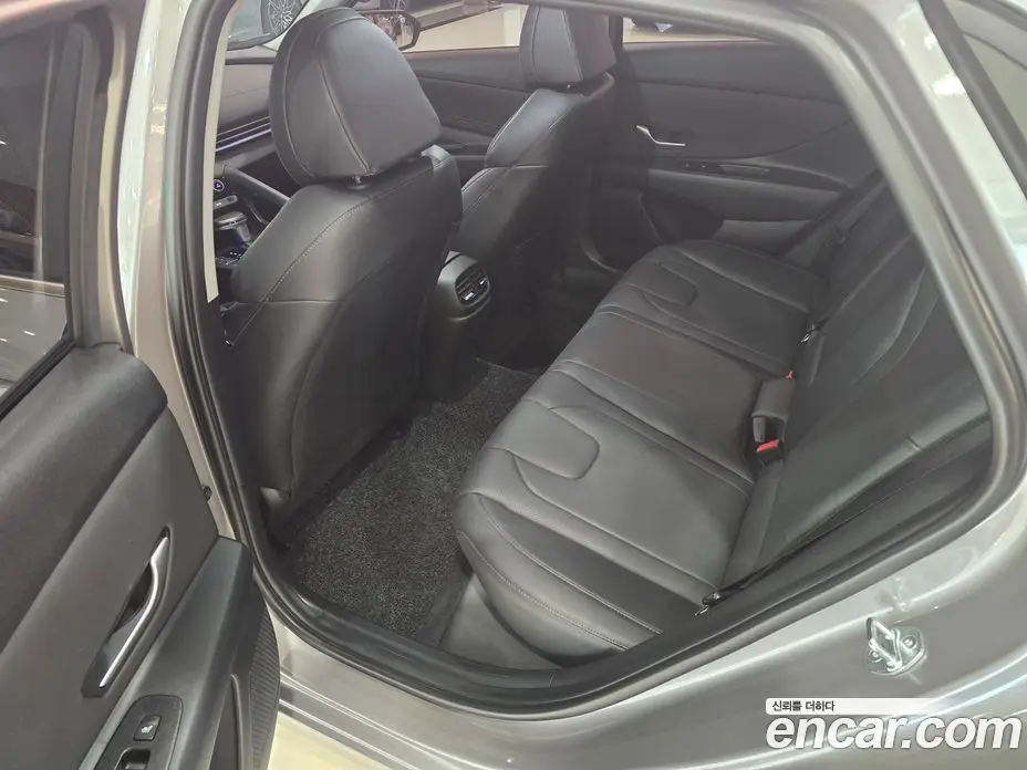 Hyundai Avante 2023 1.6 автомат (гидро), фото 12