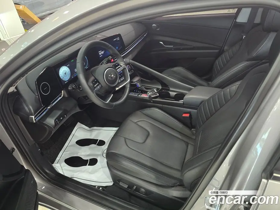 Hyundai Avante 2023 1.6 автомат (гидро), фото 13