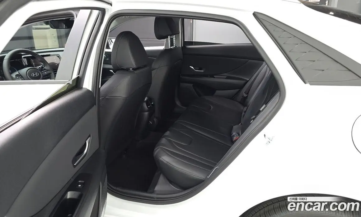 Hyundai Avante 2026 1.6 автомат (гидро), фото 11