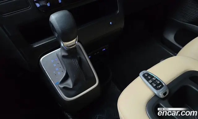 Hyundai Staria 2024 3.5 автомат (гидро), миниатюра 9