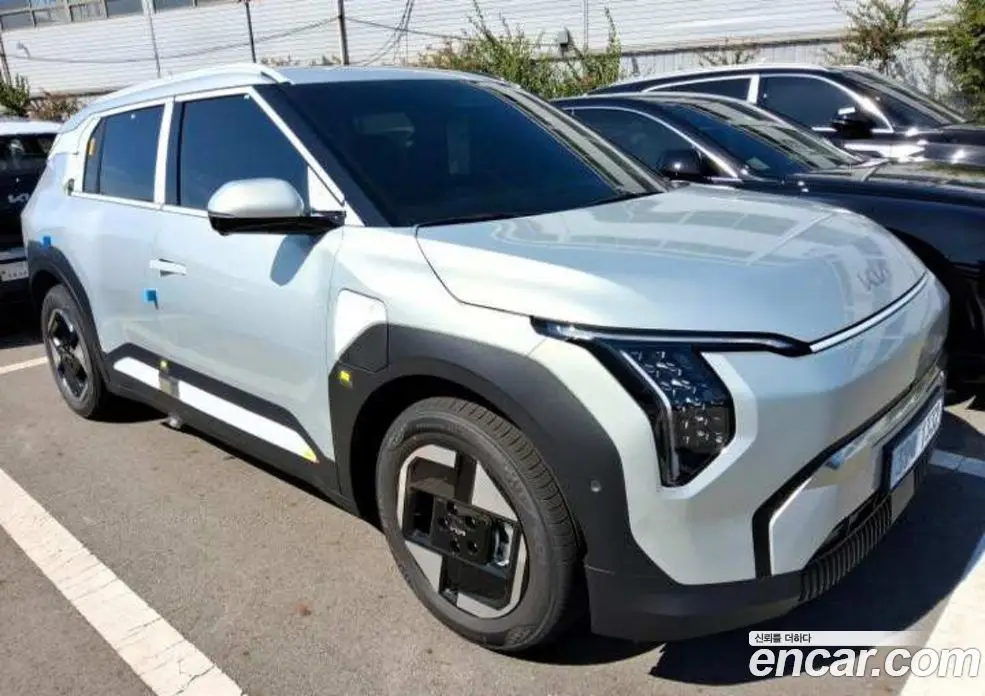 Kia EV3 2026 1.0 автомат (гидро), фото 8 Kia EV3 2026 1.0 автомат (гидро), фото 8