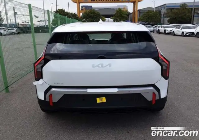 Kia EV3 2026 1.0 автомат (гидро), миниатюра 3 Kia EV3 2026 1.0 автомат (гидро), миниатюра 3