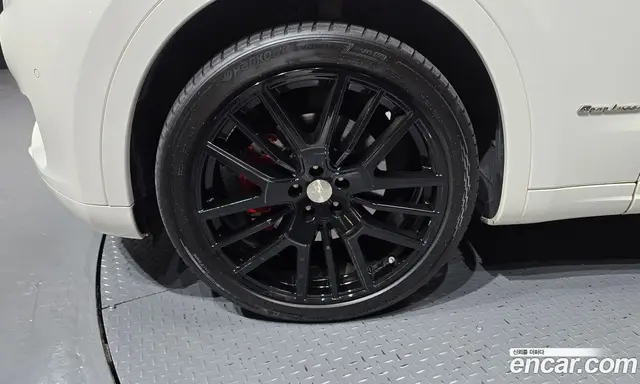 Maserati Levante 2018 3.0 автомат (гидро), миниатюра 5