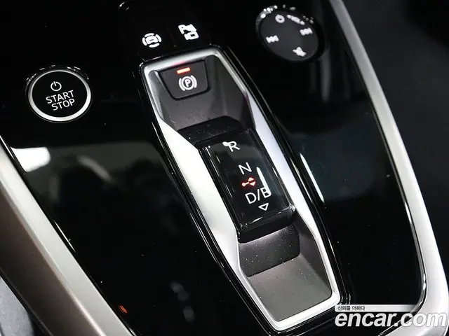 Audi Q4 e-tron 2023 1.0 автомат (гидро), миниатюра 8