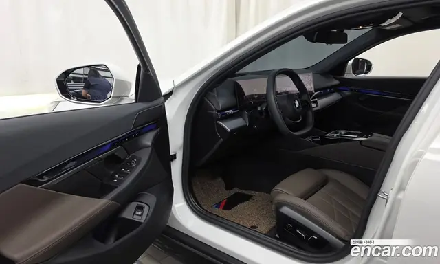 BMW 5 серия 2025 2.0 автомат (гидро), миниатюра 10 BMW 5 серия 2025 2.0 автомат (гидро), миниатюра 10