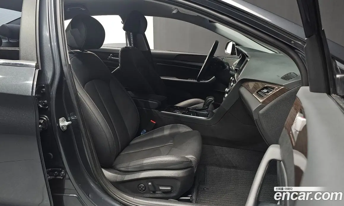 Hyundai Sonata 2018 2.0 автомат (гидро), фото 10 Hyundai Sonata 2018 2.0 автомат (гидро), фото 10