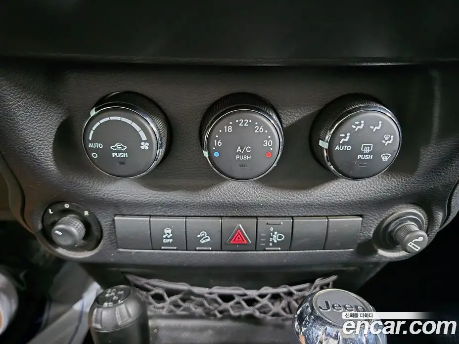 Jeep Wrangler 2012 2.8 автомат (гидро), фото 14 Jeep Wrangler 2012 2.8 автомат (гидро), фото 14