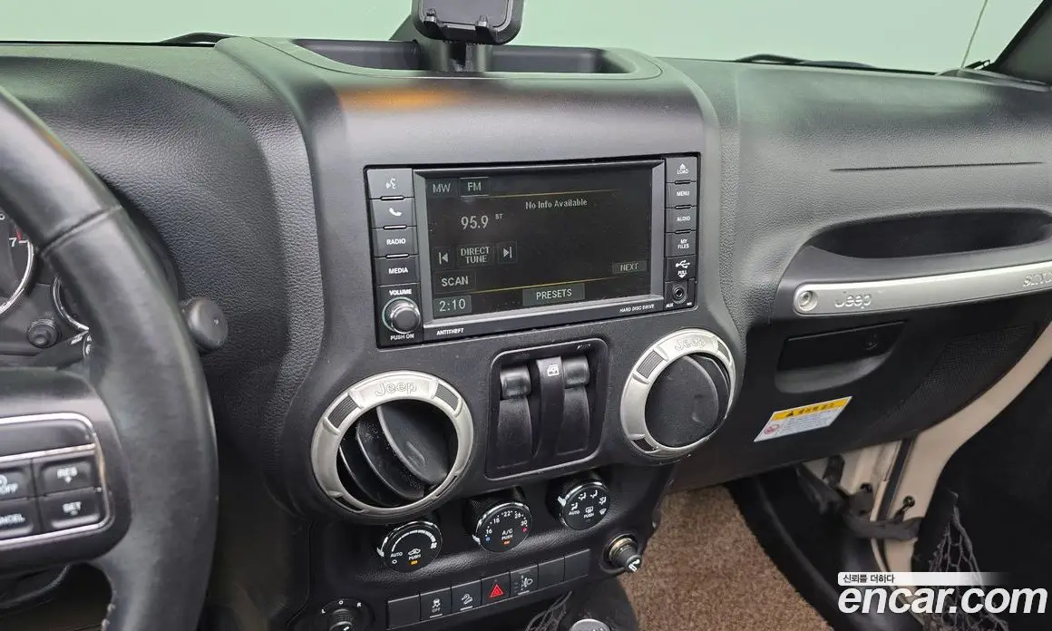 Jeep Wrangler 2016 3.6 автомат (гидро), фото 17 Jeep Wrangler 2016 3.6 автомат (гидро), фото 17