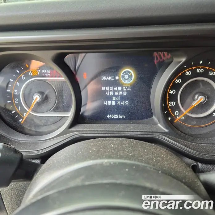 Jeep Wrangler 2024 2.0 автомат (гидро), фото 8