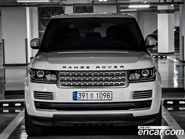 Land Rover Range Rover 2013 3.0 автомат (гидро), миниатюра 2