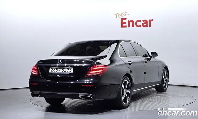 Mercedes-Benz E-Class 2019 2.0 автомат (гидро), миниатюра 2