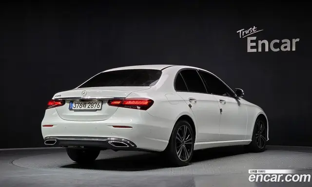 Mercedes-Benz E-Class 2020 2.0 автомат (гидро), миниатюра 2