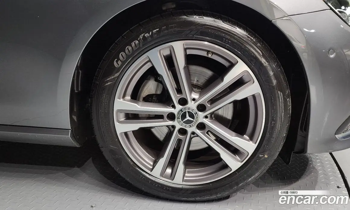 Mercedes-Benz E-Class 2022 2.0 автомат (гидро), фото 5