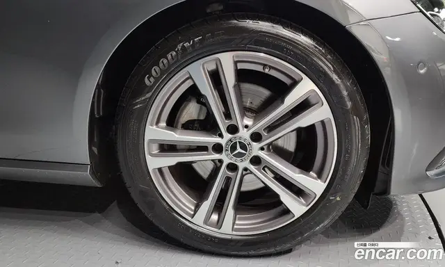 Mercedes-Benz E-Class 2022 2.0 автомат (гидро), миниатюра 5