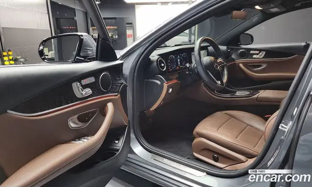 Mercedes-Benz E-Class 2022 2.0 автомат (гидро), миниатюра 10