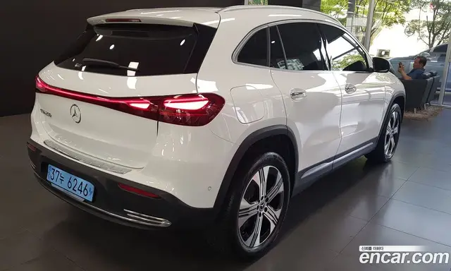 Mercedes-Benz EQA 2024 0.2 автомат (гидро), миниатюра 2