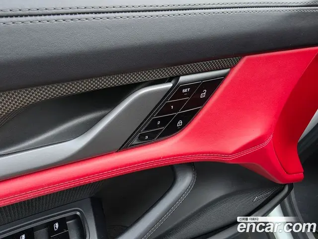 Porsche Taycan 2021 0.1 автомат (гидро), миниатюра 11